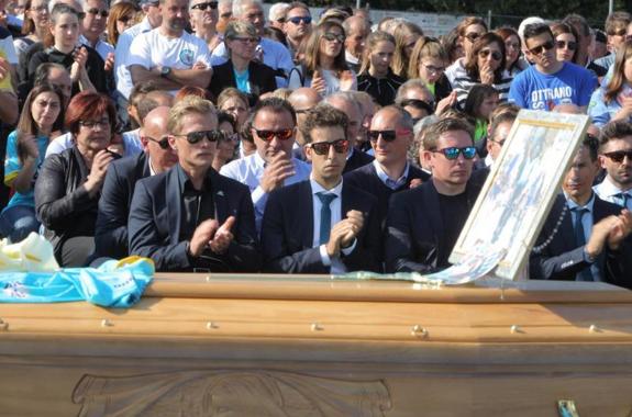 Scarponi es enterrado vestido de ciclista | El Diario Vasco